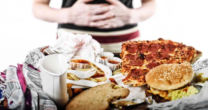Op mod 50.000 danskere lider af overspisning – Er du en af dem?